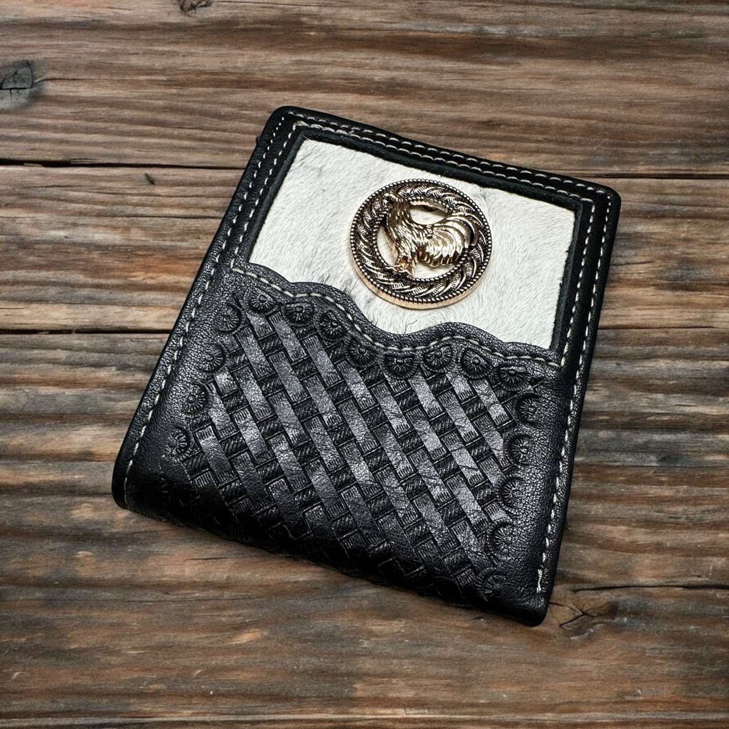 Cartera de cuero con tejido de canasta y gallo concho y pelo de vaca